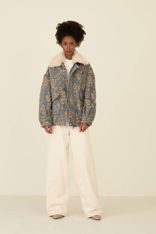 Vaqueros palazzo con apliques