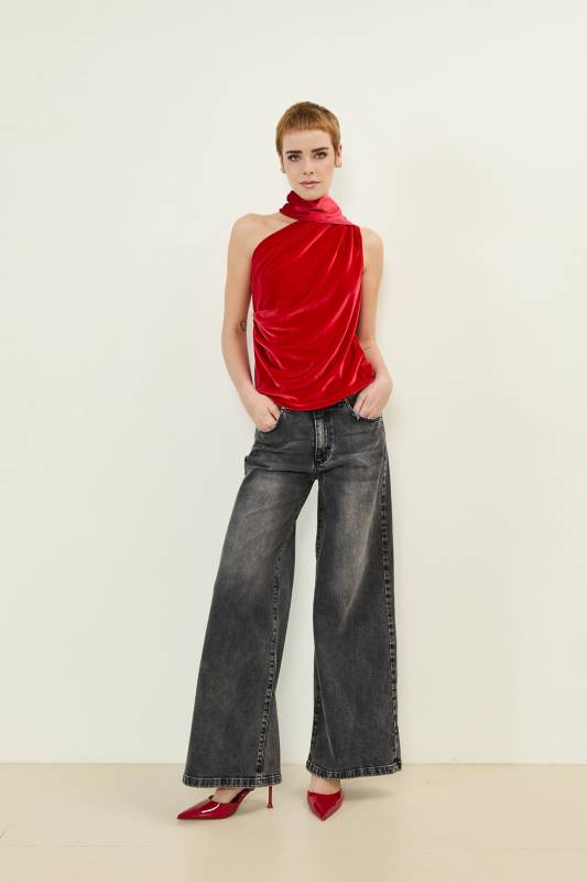 TOP HOMBRO CON FOULARD ROJO