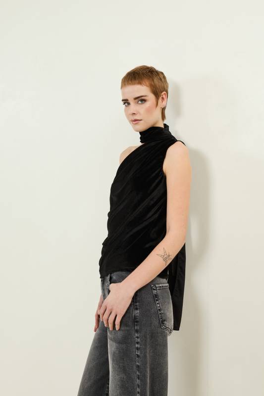 copy of TOP HOMBRO CON FOULARD ROJO