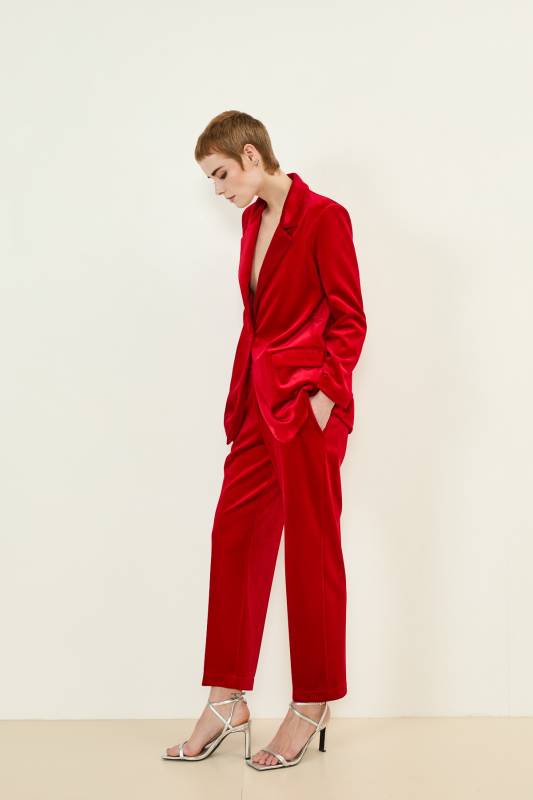 BLAZER DE CORTE RECTO CON BOTON...